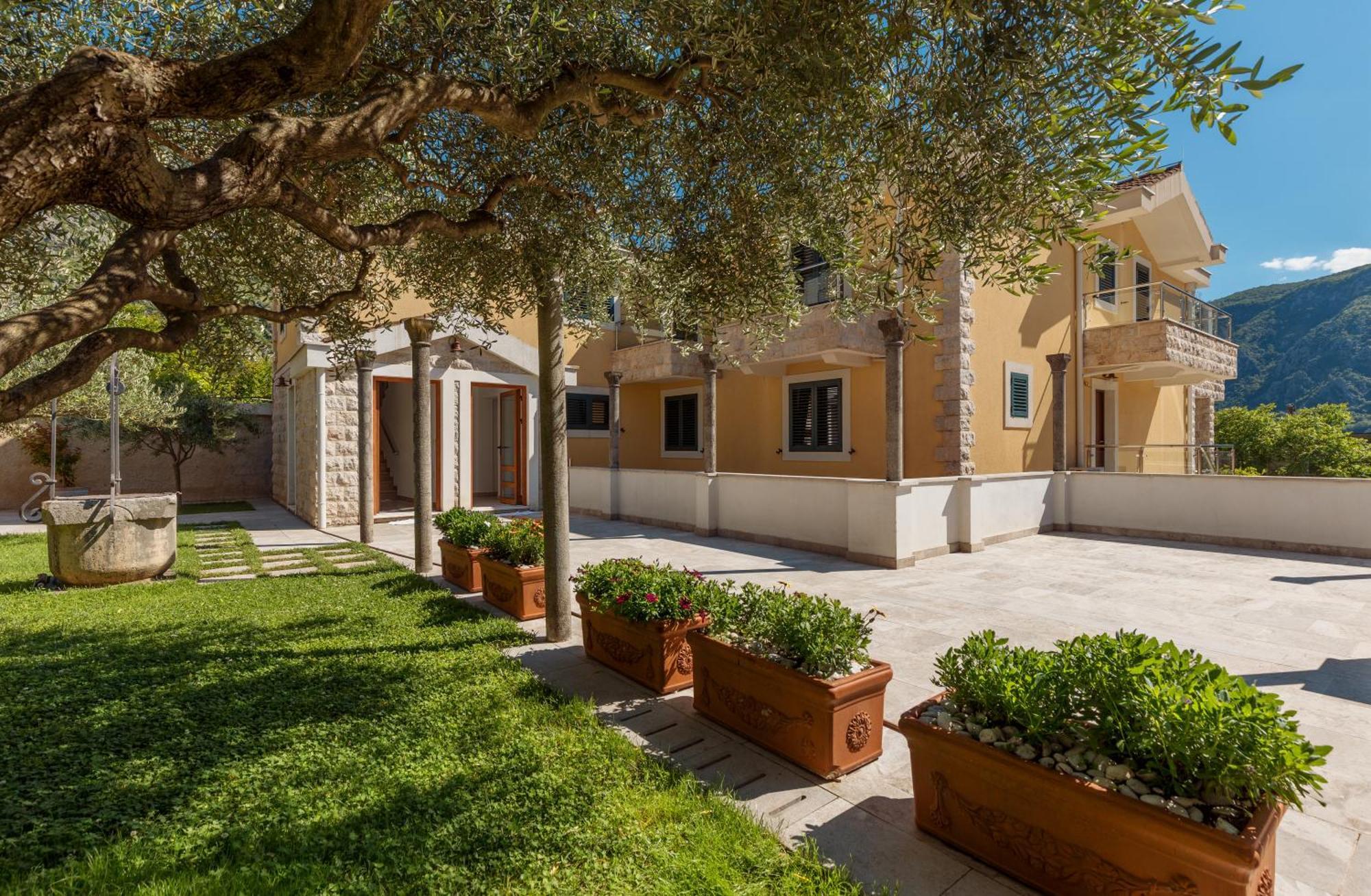 Apartments Los Olivos Cattaro Esterno foto